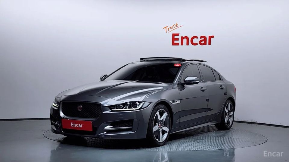 Jaguar XE