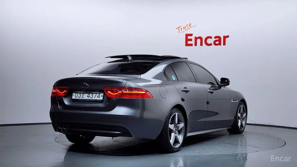 Jaguar XE