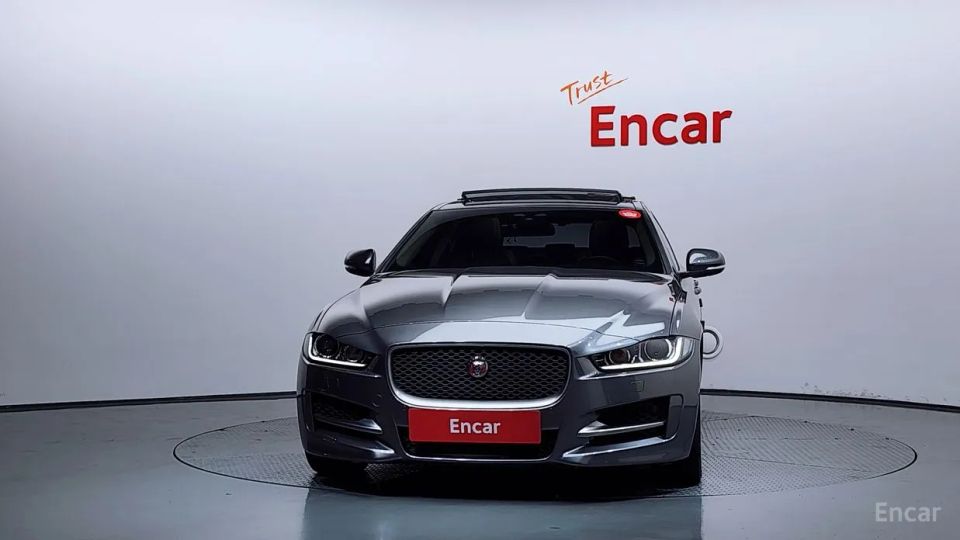 Jaguar XE