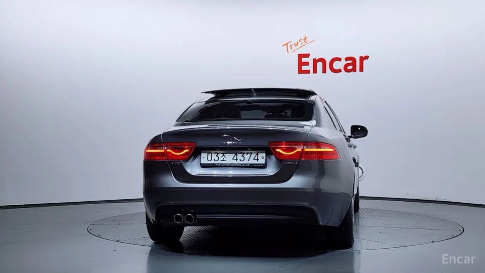 Jaguar XE
