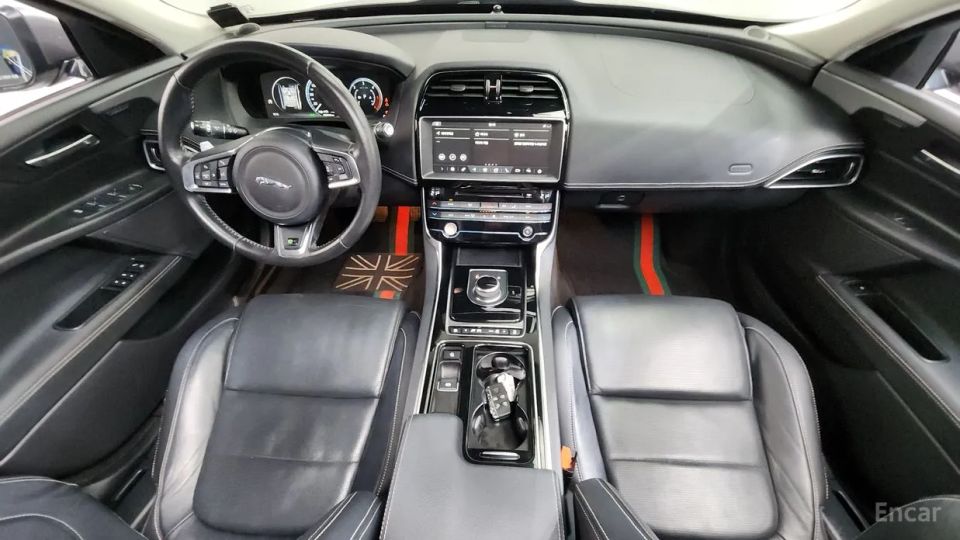 Jaguar XE