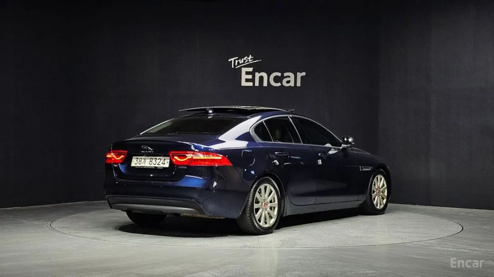 Jaguar XE