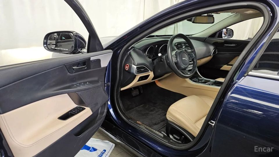 Jaguar XE