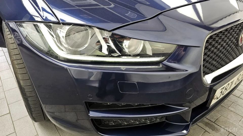 Jaguar XE