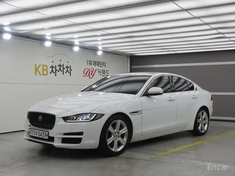 Jaguar XE
