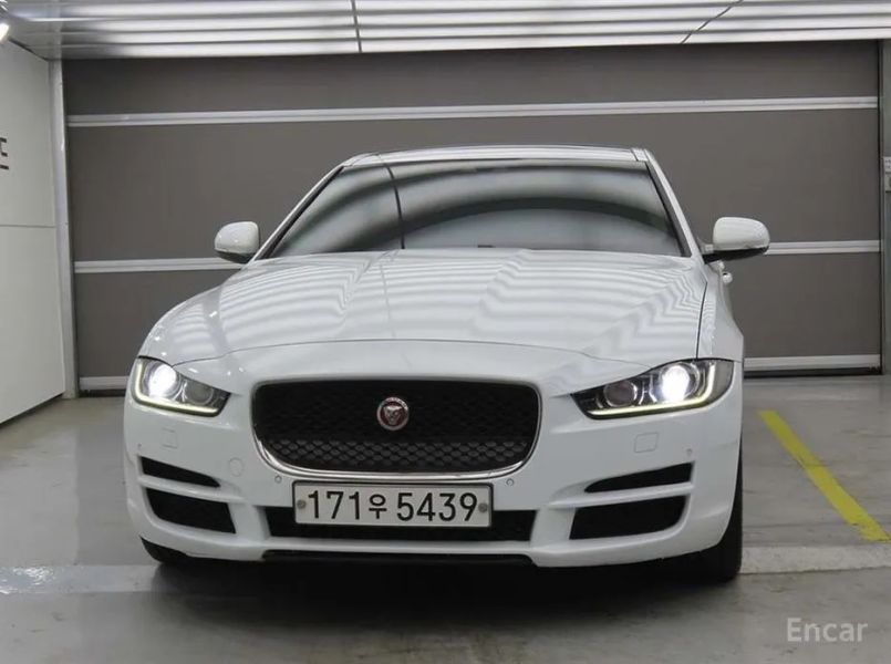 Jaguar XE