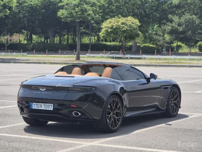 Astonmartin DB12