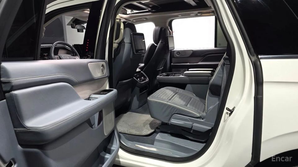 Lincoln Navigator