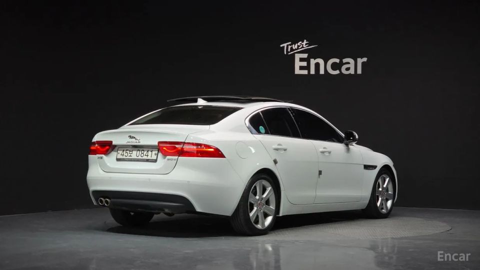 Jaguar XE