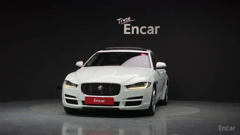 Jaguar XE