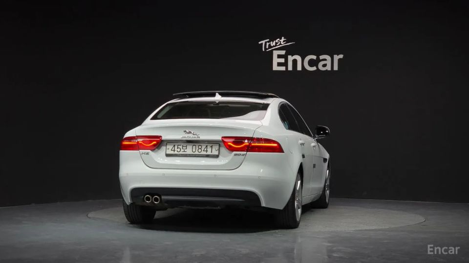 Jaguar XE