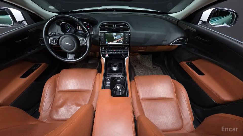 Jaguar XE