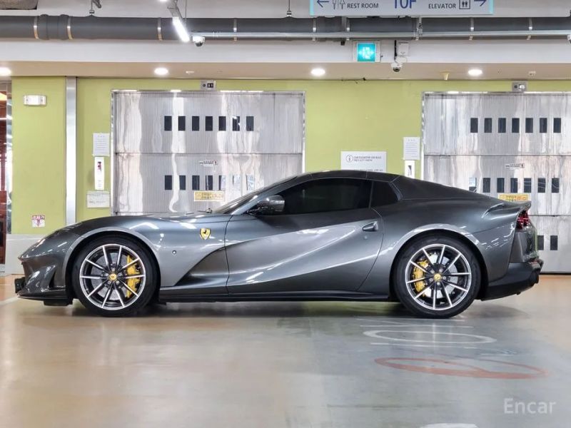 Ferrari 812