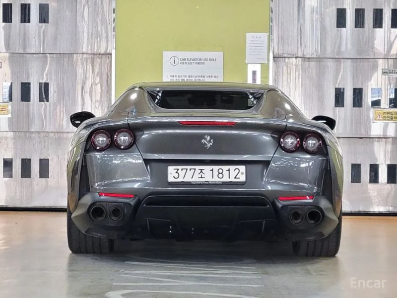 Ferrari 812