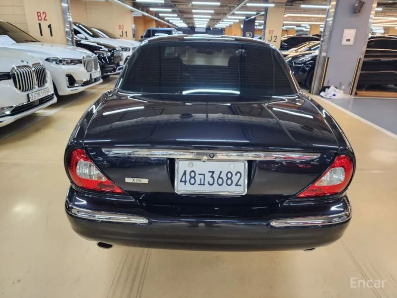 Jaguar XJ-6