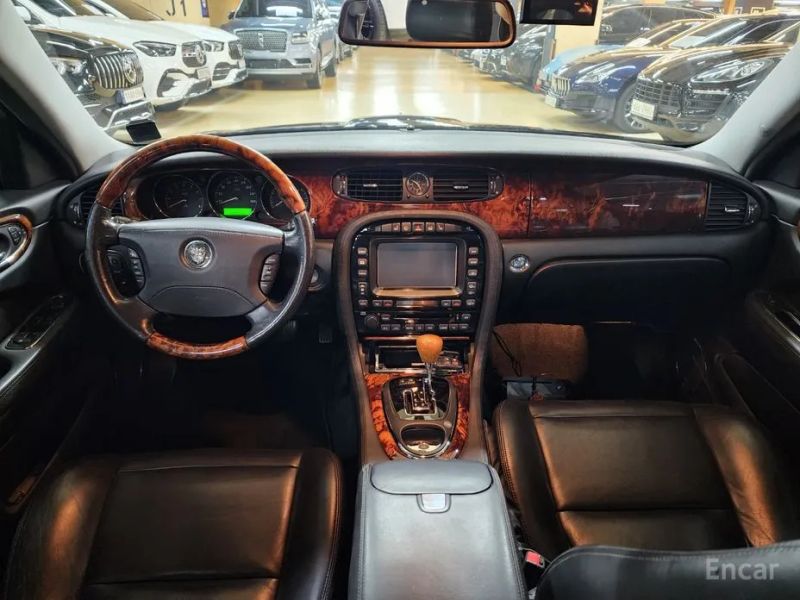 Jaguar XJ-6
