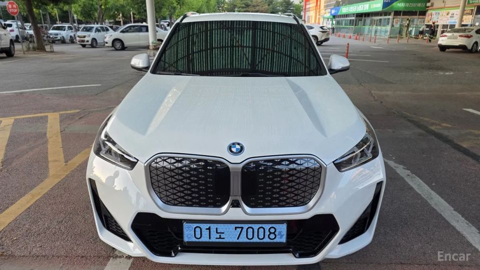BMW ix1