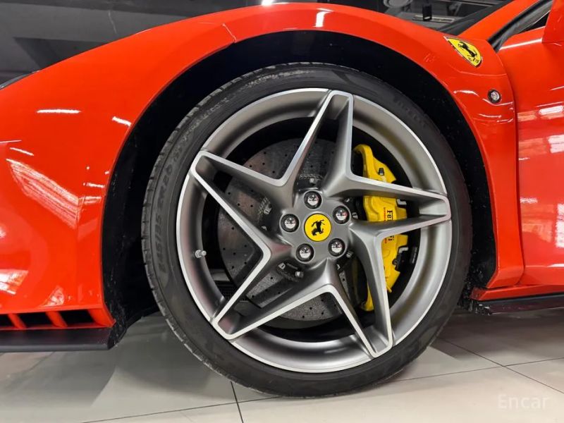 Ferrari F8