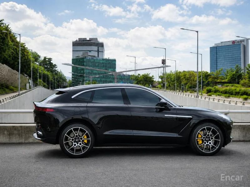 Astonmartin DBX
