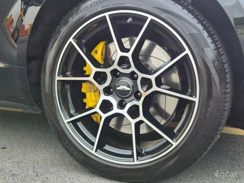 Astonmartin DBX