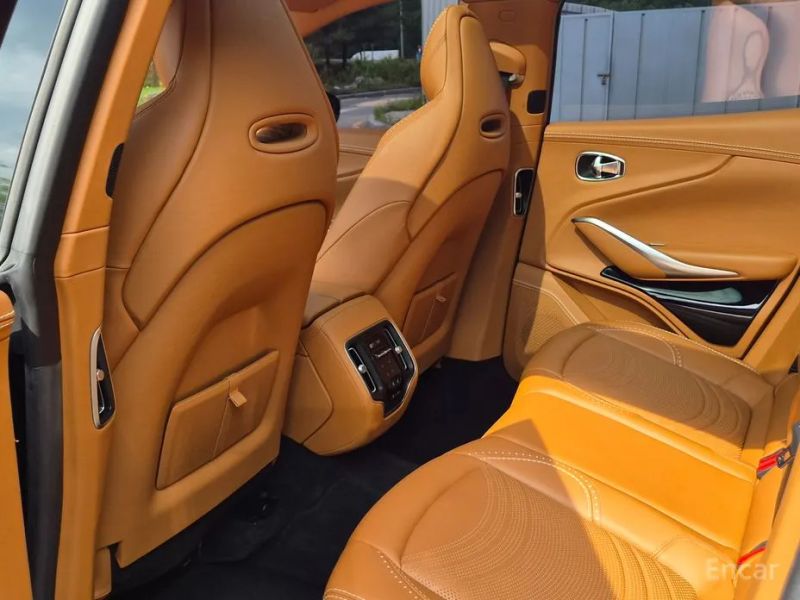 Astonmartin DBX