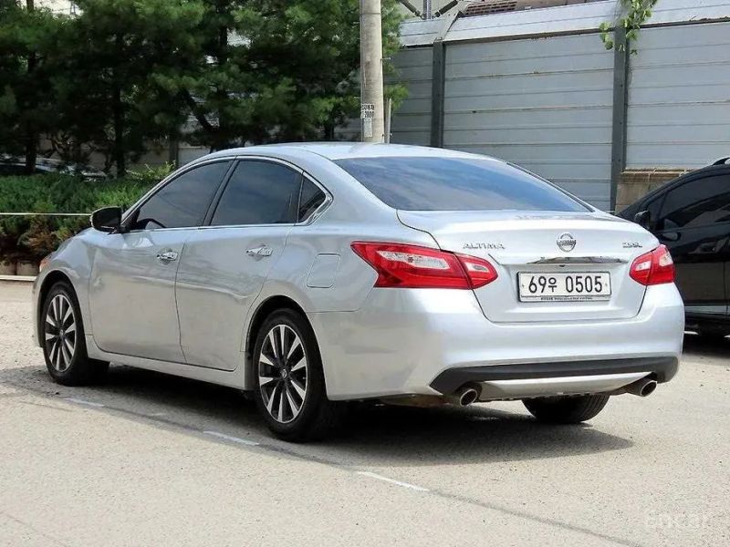 Nissan altima