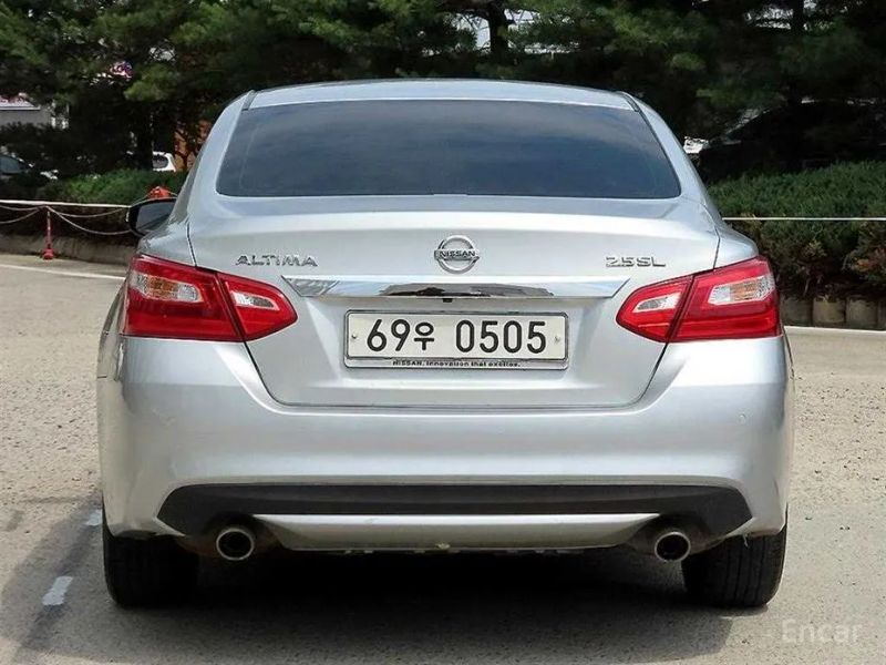 Nissan altima