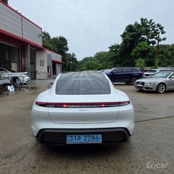 Porsche Taycan