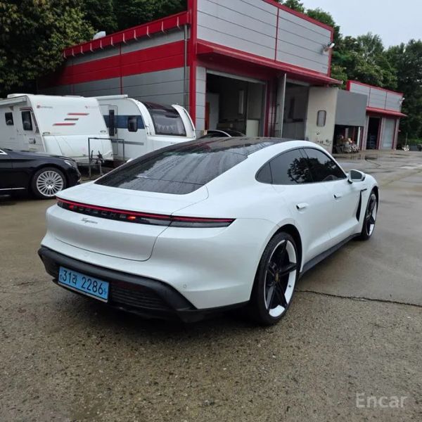 Porsche Taycan