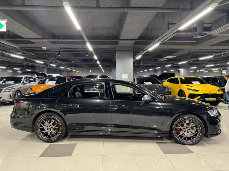 Audi S8