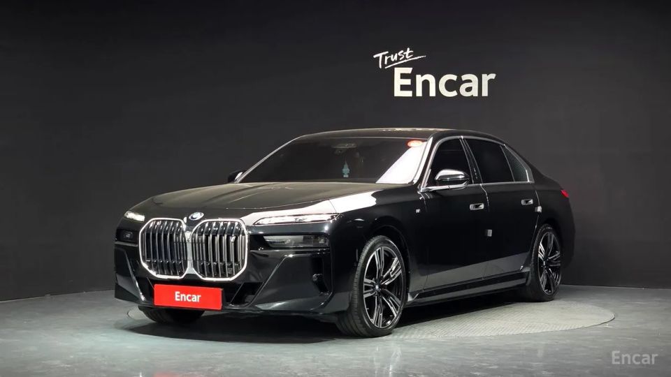 BMW i7