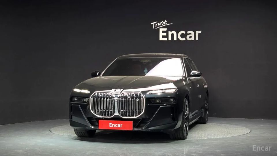 BMW i7