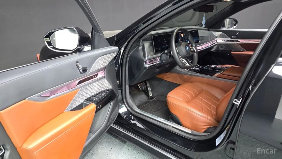 BMW i7