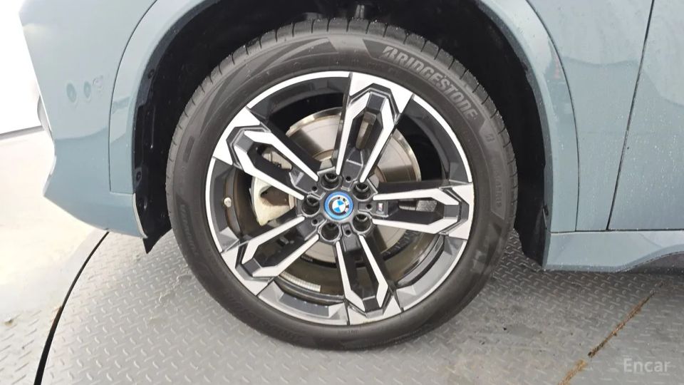 BMW ix1