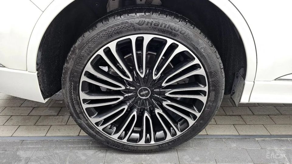 Lincoln Aviator