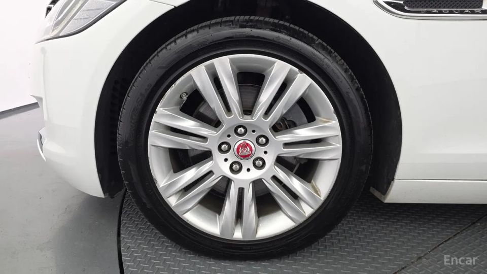 Jaguar xf