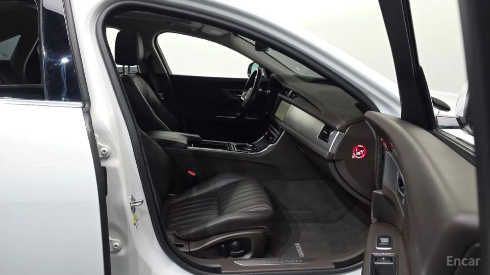 Jaguar xf