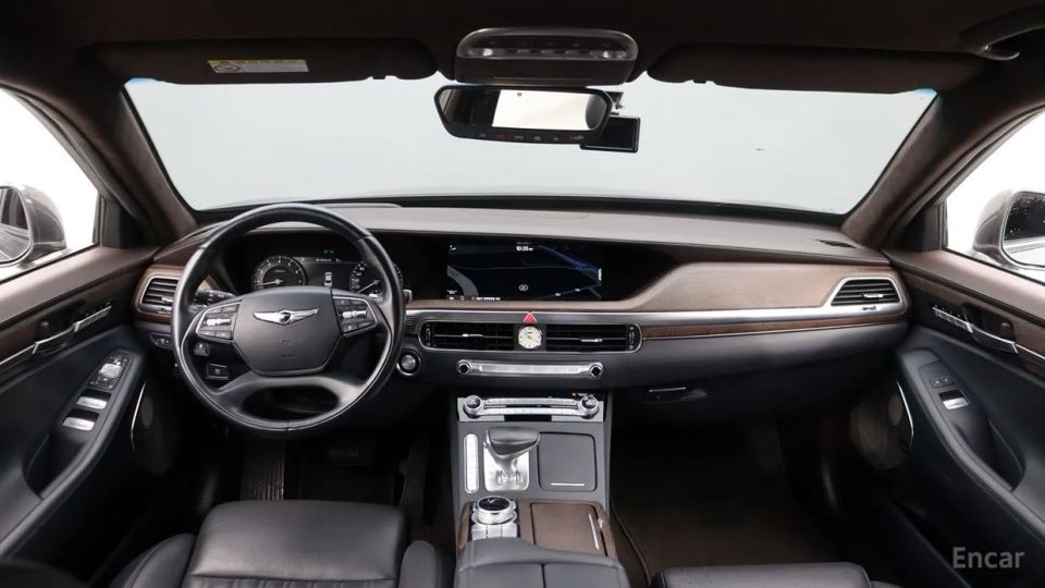 Genesis G90