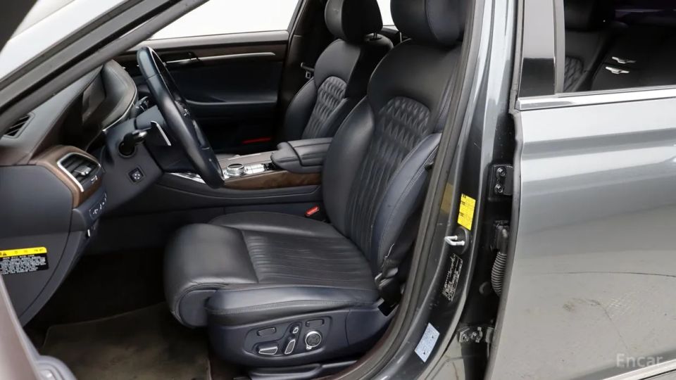 Genesis G90