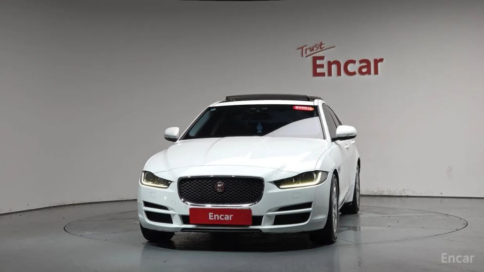 Jaguar XE