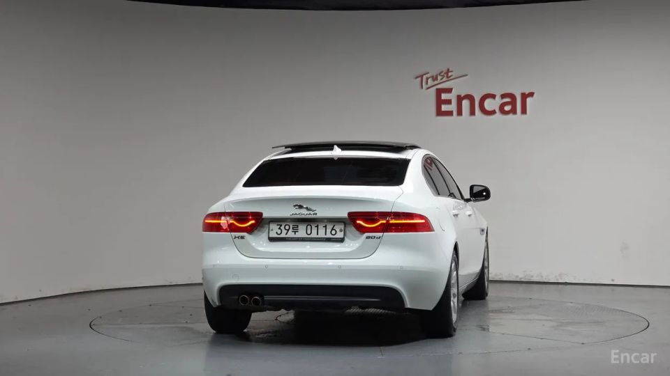 Jaguar XE