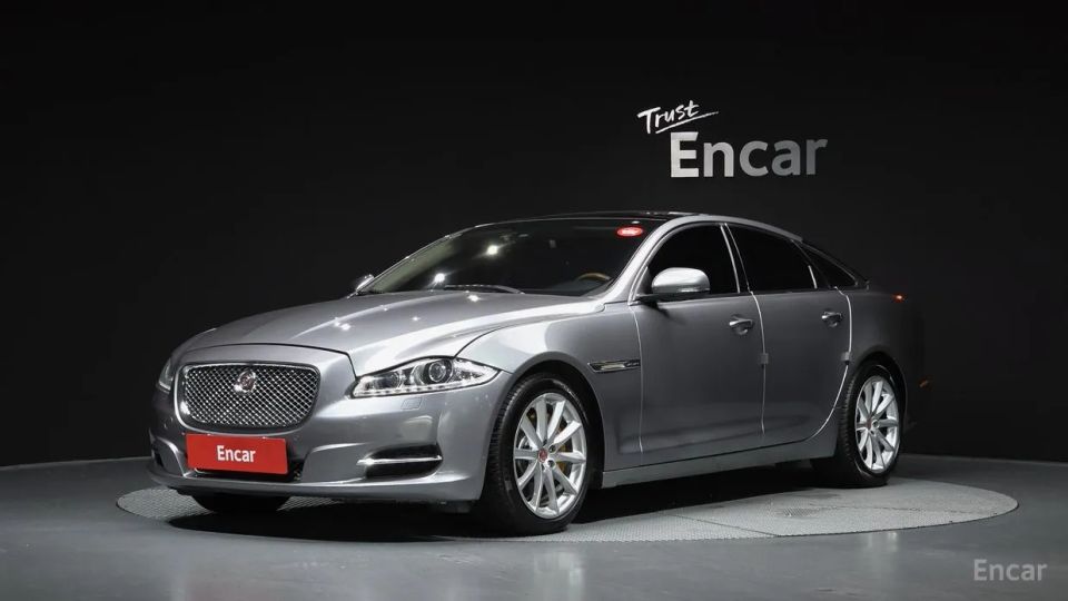 Jaguar XJ