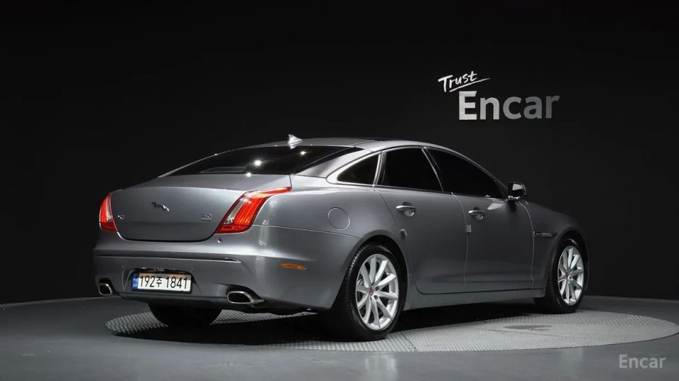 Jaguar XJ