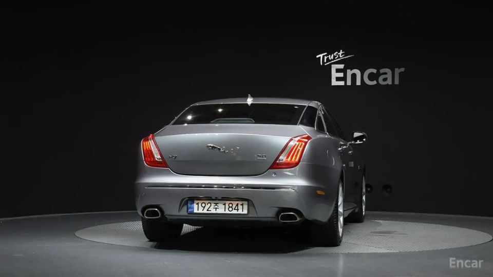 Jaguar XJ