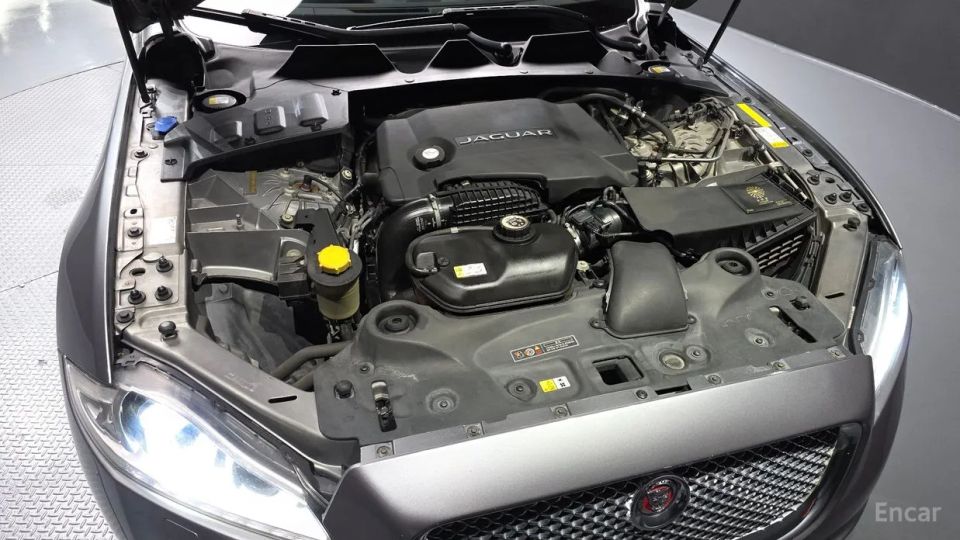 Jaguar XJ