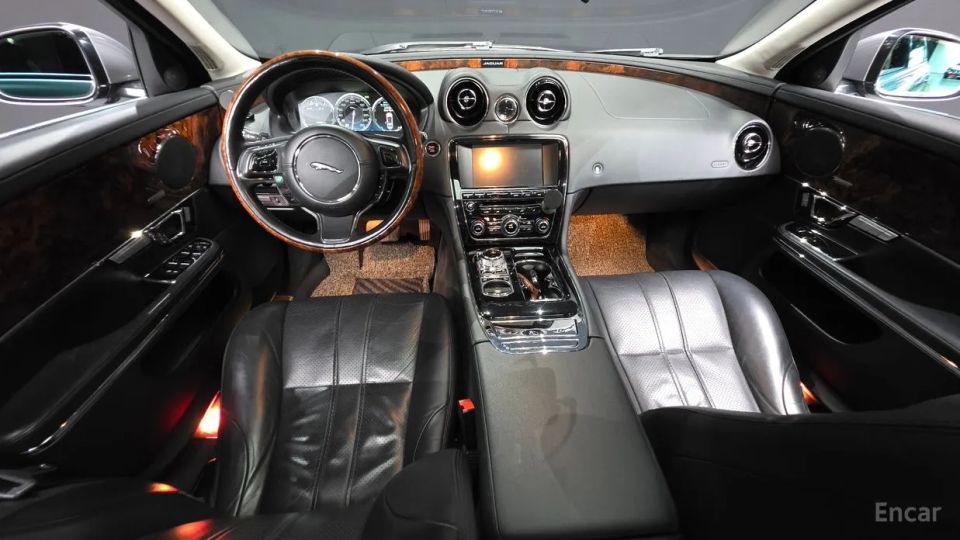 Jaguar XJ