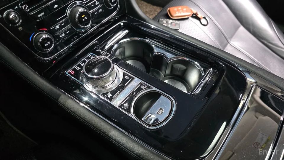 Jaguar XJ