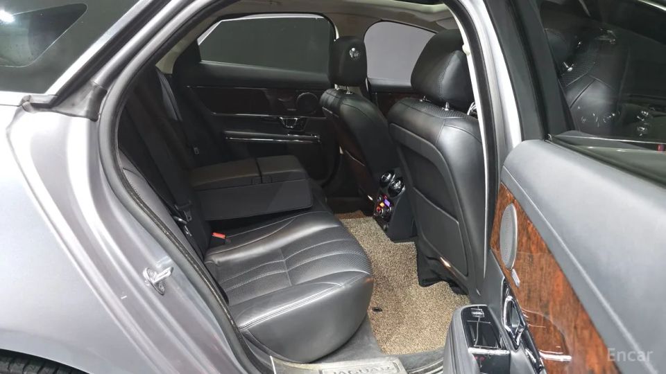 Jaguar XJ
