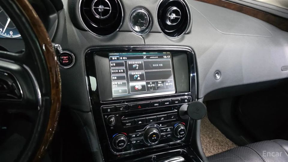 Jaguar XJ
