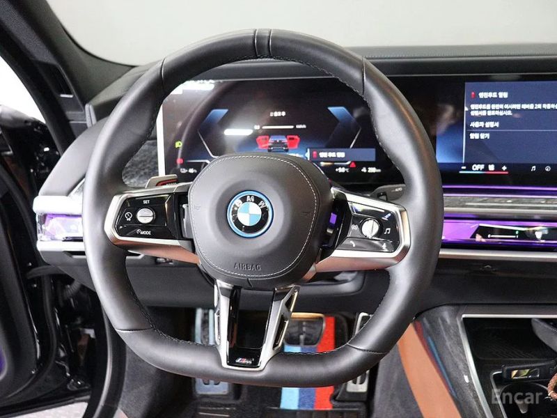 BMW i7